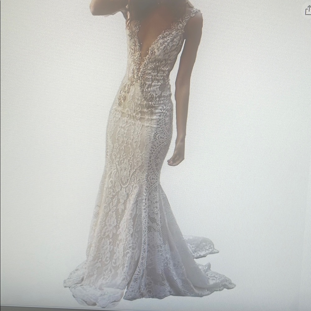 Elegant Lace Wedding Dress - White